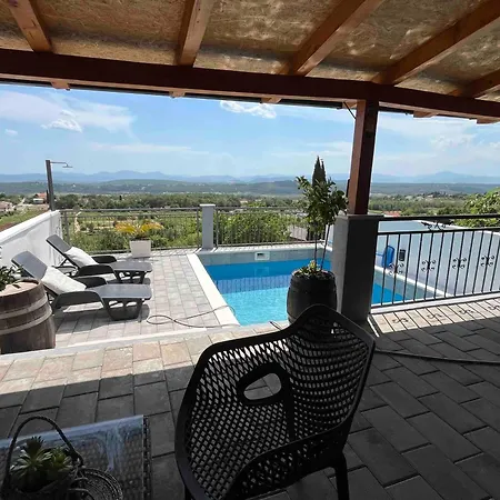 Vintage House With Pool Citluk